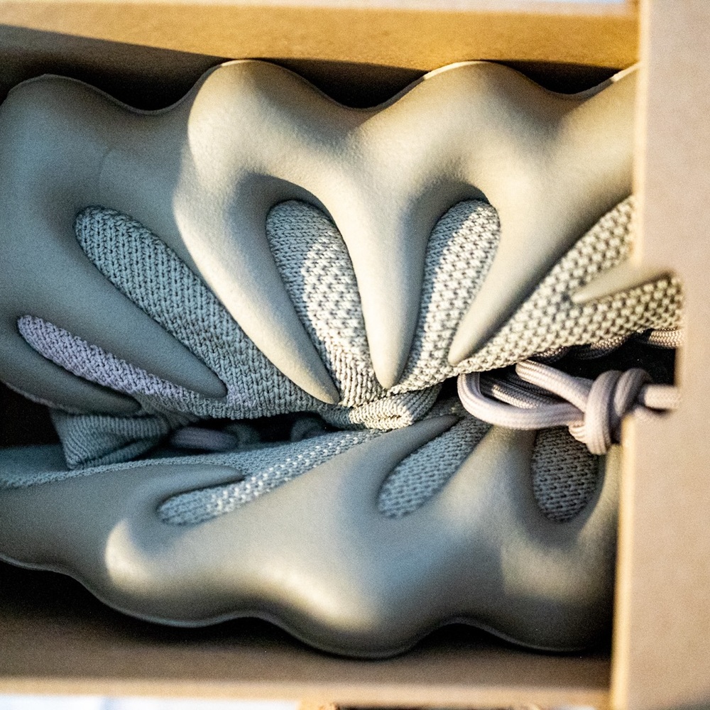 Yeezy 450 - Picture 3 of 5